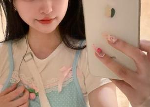 YouMi尤蜜荟 – 观看玥儿玥er教室的原图，领略她的写真艺术之美.txt