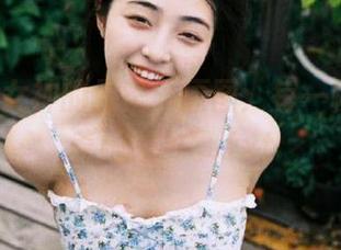 ZinieQ女神的无圣光原图：每一帧都诉说着她的故事.txt