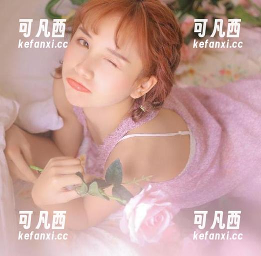 不容错过，观看ZinieQ的精美照片——阿卡丽与卡莎共同演绎星之守护者的奇妙。.txt