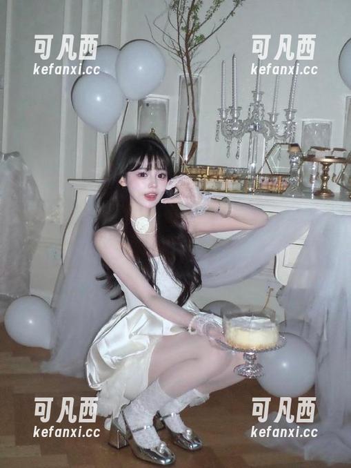 ZinieQ空姐图集：带你领略空中精灵的风采，立即下载体验吧！.txt