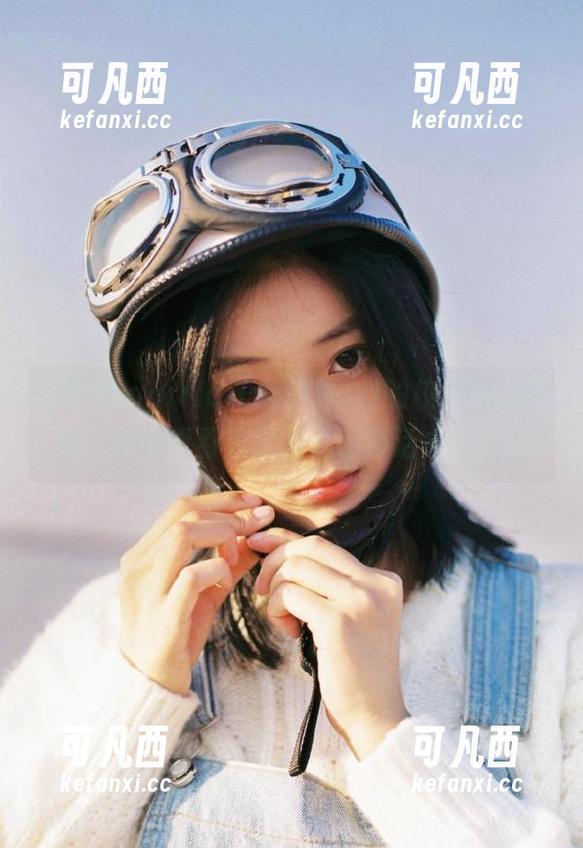 探索asagiriai(爱ちゃん)的校服写真图集，感受青春校园的温暖与活力！.txt