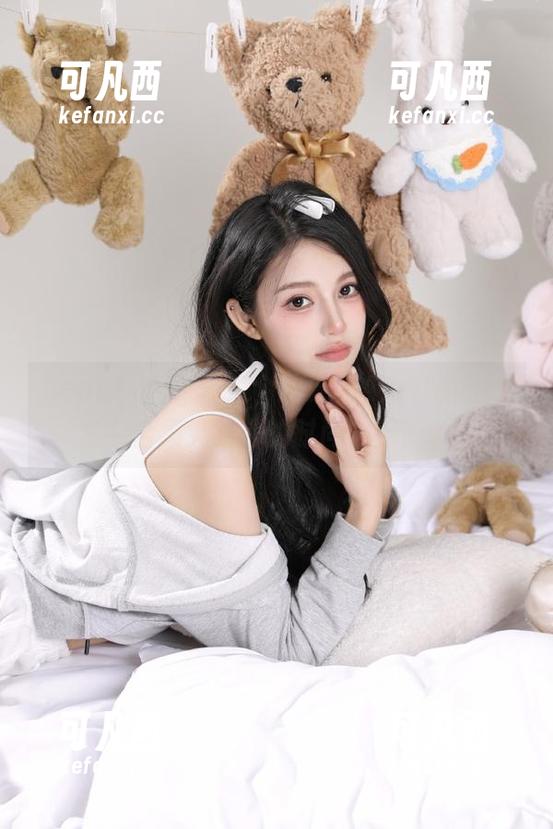 beautyleg - 这个秋天，Avril的在线套装合集笑翻你的时尚之旅！.txt