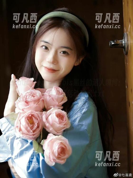 beautyleg - Rubis黑丝的迷人瞬间：深度写真分享活动来袭.txt