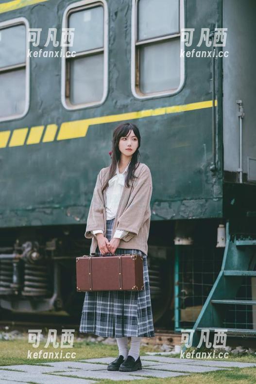 pans - 高清写真特辑：丁丁短裤演绎，传递清新自然的生活态度.txt