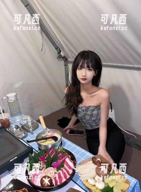 pans - 小颖短裙写真作品集大揭秘：精选作品带你探秘之美.txt
