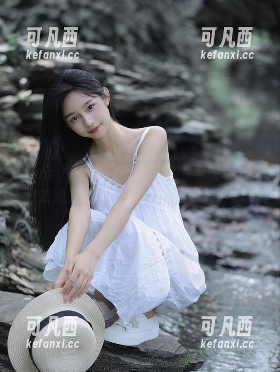 pans - 透过镜头感受微妮少女的活力，欣赏她的独特套图作品与情感表达.txt