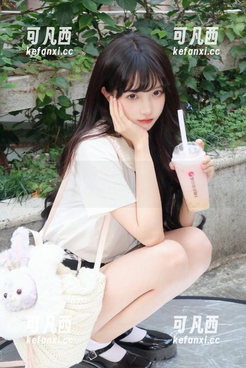 pans - 雨涵高跟鞋摄影分享：每一张图片都展现独特的女性气质.txt