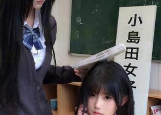 pans – 高清壁纸系列：雯雯在连体衣中散发的独特气质，定格青春与梦幻的瞬间！.txt
