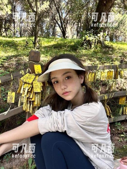 pans - 精选高清照片：默默姐姐写真中的优雅与个性.txt