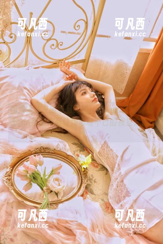 加藤惠泳衣的华美时刻：shimo霜月的精选cos摄影作品让你心动不已的视觉之旅.txt