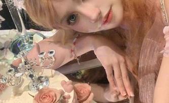在一笑芳香沁的天使写真套图中，捕捉那一抹纯真的笑容，感受生活中的小确幸与美好。.txt