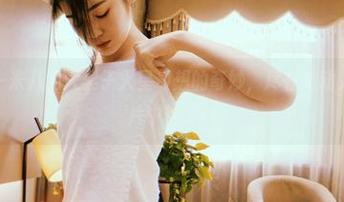 免费体验一米八的大梨子火星幻想的奇妙，尽在她动人的写真图片中！.txt