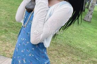 “七月喵子”双人兔女郎写真合集，速来下载，开启视觉盛宴！.txt
