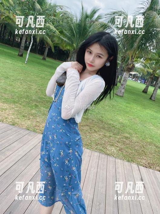 “七月喵子”双人兔女郎写真合集，速来下载，开启视觉盛宴！.txt
