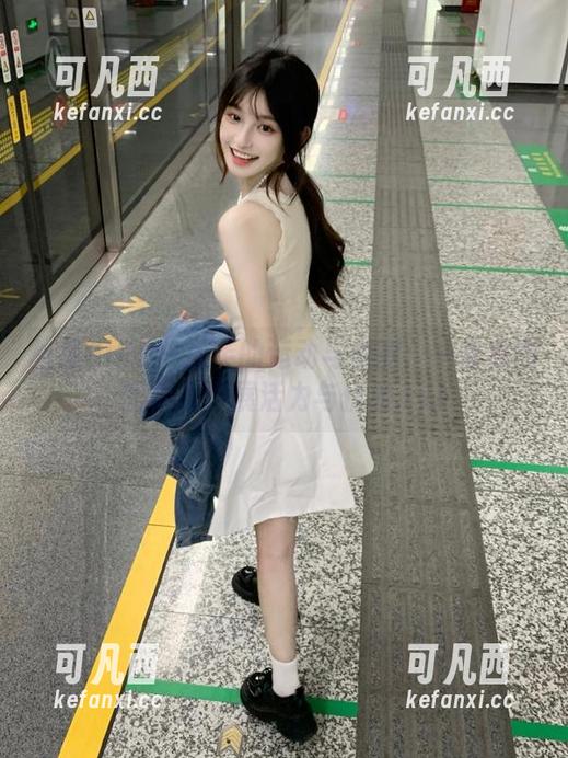 丝慕GIRL - 泡芙的运动与美丽：一套原图图集合尽展活力与优雅.txt