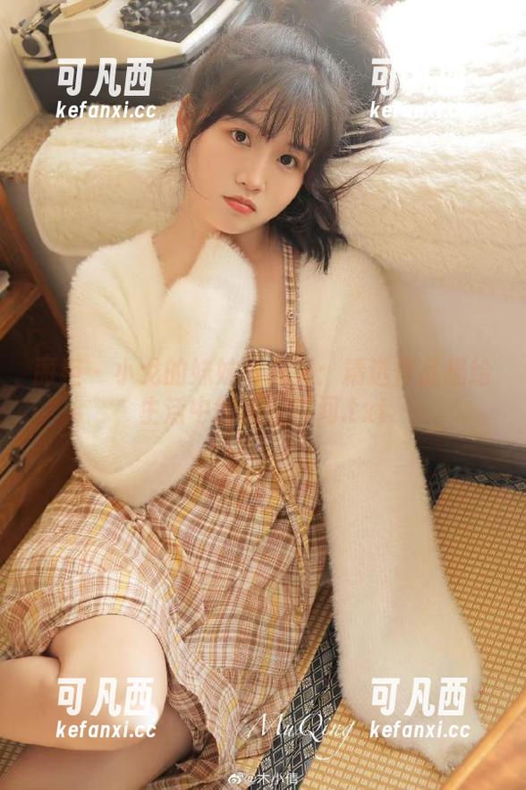 丽柜 - 小戈的妹妹写真集：精选作品描绘生活中的美好瞬间.txt