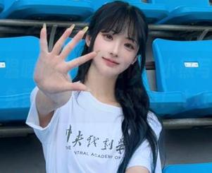 丽柜 – 温暖你的校园回忆，小熊写真原图免费放送，快来观看！.txt