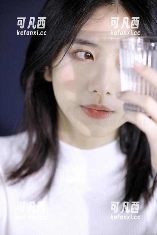 丽柜 - 惊喜福利来袭！心心校服作品带你领略校园风情与少女心的完美结合！.txt