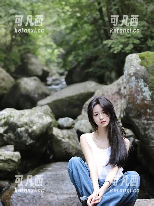 丽柜 - 释放个性，文欣棉袜写真创作背后的故事与资源解析.txt