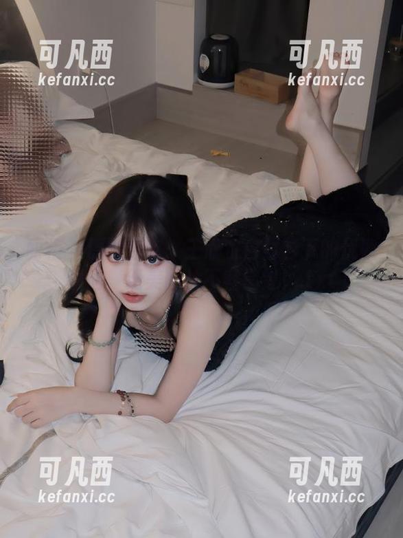 丽柜 - 原图分享：王欣竹白衬衫下的优雅瞬间，绝美图片不容错过！.txt