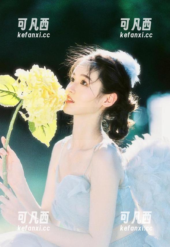 丽柜 - 苏黎私房女同事写真合集，绽放属于她的时尚与气质.txt