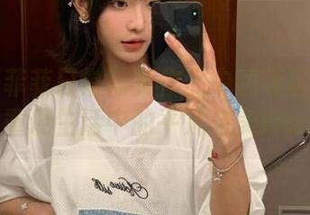 丽柜 – 菲菲日常写真作品中的无圣光风格，重现生活中的平凡与美好.txt