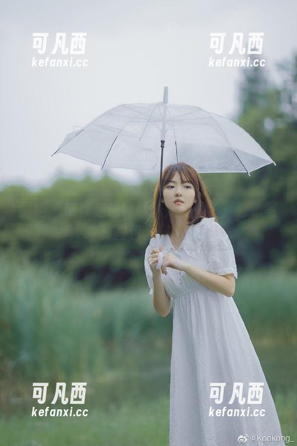 丽柜 - 带你走进钟情妹妹的世界：独家写真图包发布.txt