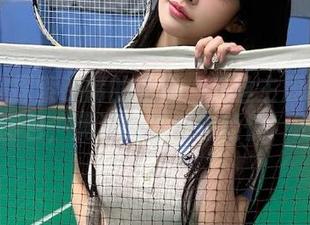 丽柜 – 探索钟晴的世界：灰丝主题的原图与图包，满满的甜美与柔情！.txt