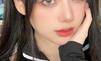 邀你欣赏九言从不咕咕黑白的私拍原图，感受每一张的故事.txt
