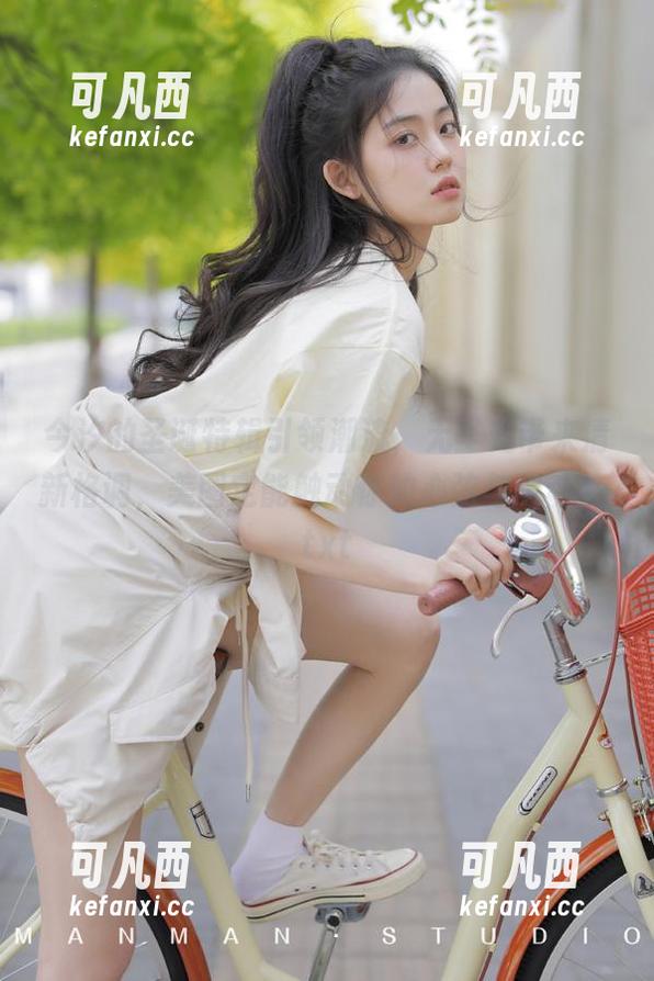 今汐的圣诞特辑引领潮流，无圣光带来清新格调，美图定能触动你的心弦与灵魂！.txt