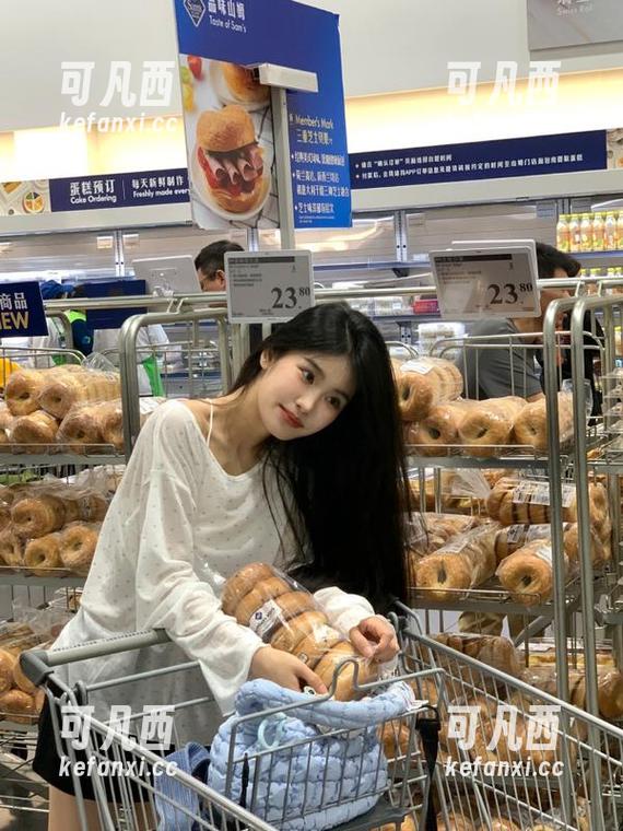 余多多Dudu美图写真之旅：与妹妹共享那些温馨与美丽的瞬间.txt