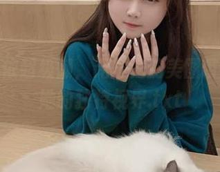 透明依依超级懒，无圣光的美图带你走进她的独特视界.txt