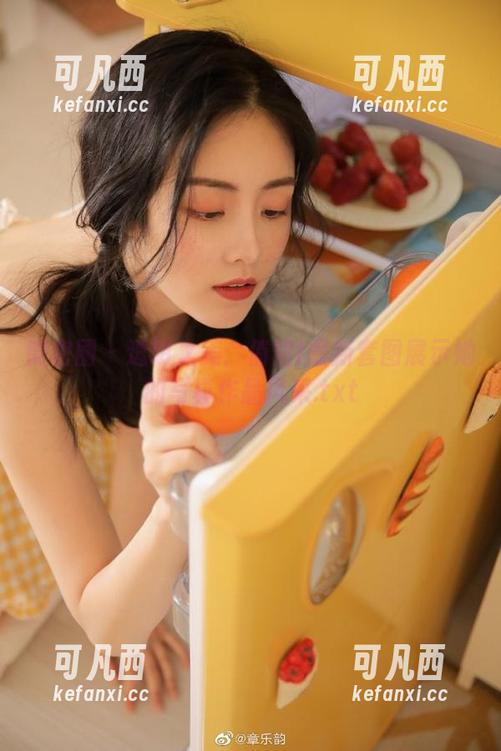 微密圈 - 透明之美：俏妞t最新套图展示她的写真作品风采.txt