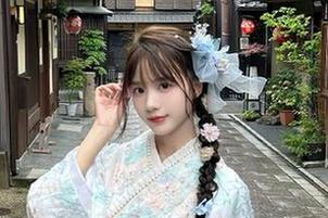 克拉女神 – 走进江琴的裸足写真图包，体验纯真与自然的完美结合.txt