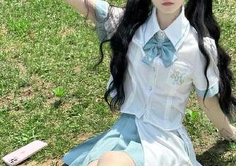 克拉女神 – 以浴缸为主题的汤怡全套写真，原图捕捉每一瞬间的美丽.txt