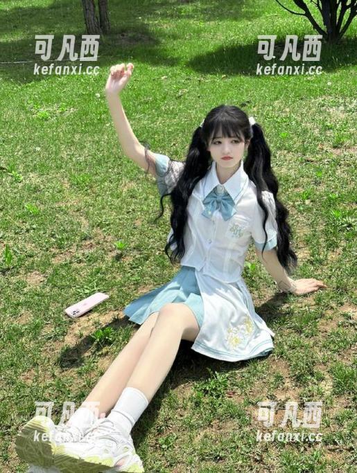 克拉女神 - 以浴缸为主题的汤怡全套写真，原图捕捉每一瞬间的美丽.txt