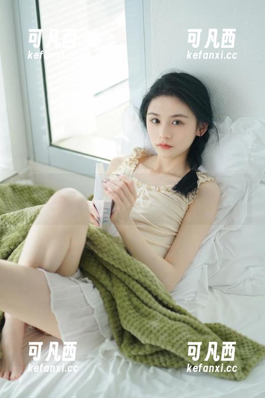 克拉女神 - 百琳短裤写真欣赏，快来网盘领略独特魅力吧！.txt