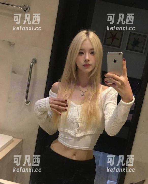 克拉女神 - 尽览钟淇美腿全套图集，感受超凡魅力与优雅气质的完美融合！.txt