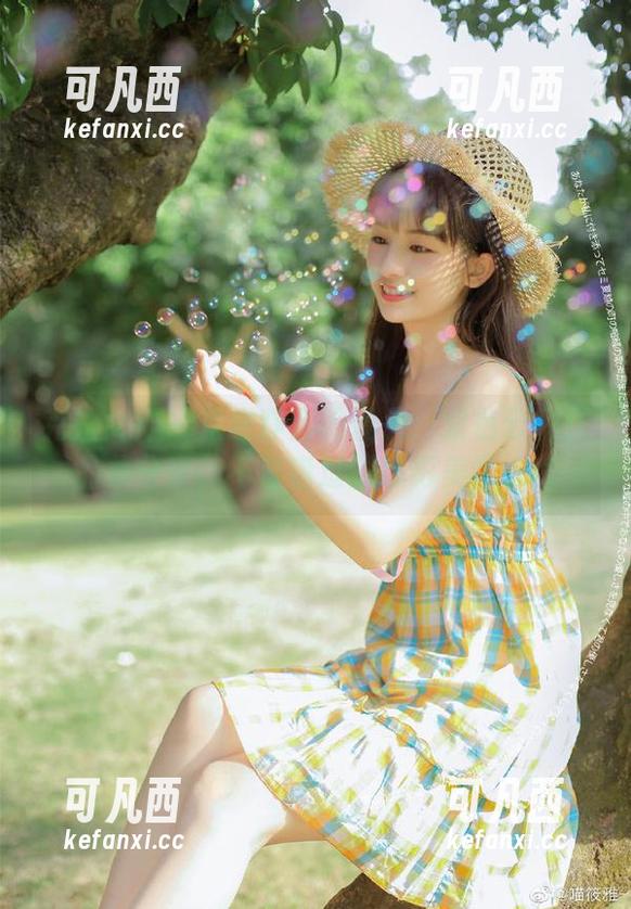 克拉女神 - 走进静宜的镜头：紫色云彩作品集分享，不容错过的摄影美学.txt