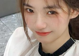 兔玩映画黑色裙子写真，搜罗精选原图与时尚图片.txt