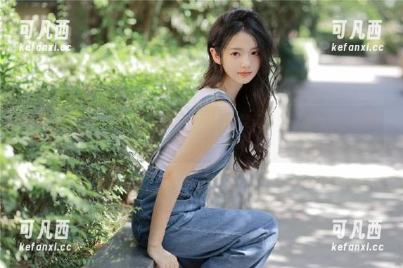 精选写真欣赏：兔玩映画在黄昏天台的梦幻时刻，捕捉迷人画面.txt
