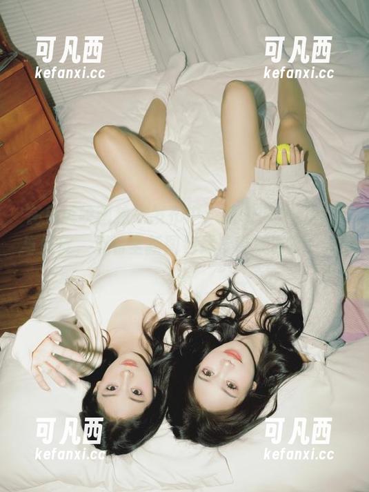 在兔玩映画独家发布中，猫和少女的矜持与俏皮，观看全新图包尽享唯美时光！.txt