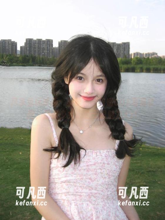 尽享兔玩映画：小萝莉的粉嫩COS写真套图，展现少女心的无限魅力.txt