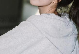 初夏女神 – 最新安妮西装小裙套图，完美诠释职场与休闲的结合！.txt