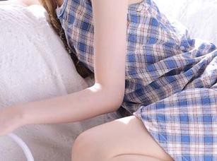 校服黑丝风华绝代，喵写真全套原图让你感受年轻的态度！.txt