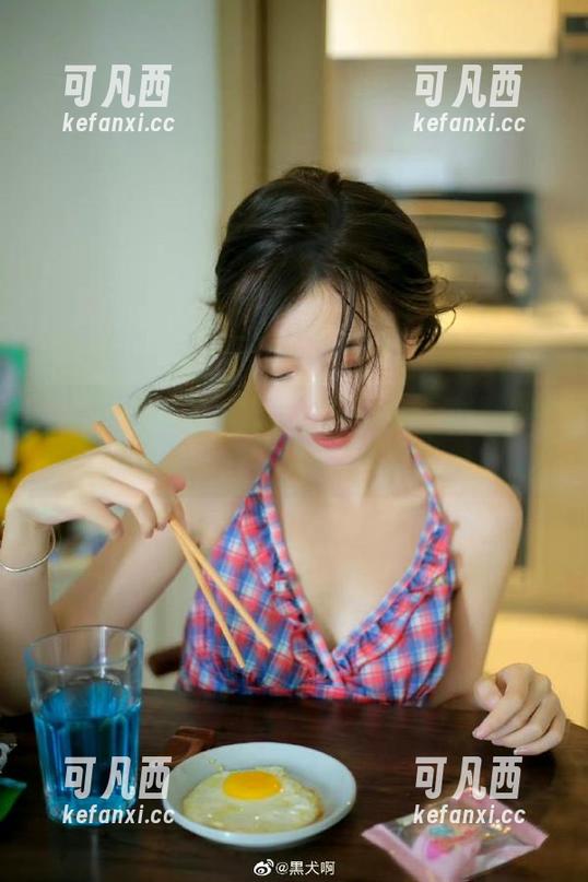 一起享受福利！喵写真带来的球场黑丝校服图片，让你欲罢不能！.txt