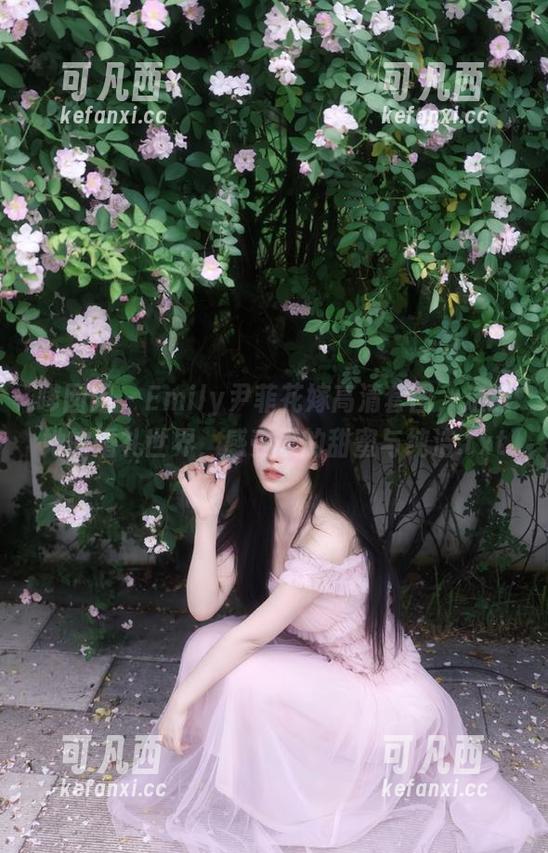 嗲囡囡 - Emily尹菲花嫁高清套图，走进她的婚礼世界，感受爱的甜蜜与纯洁.txt