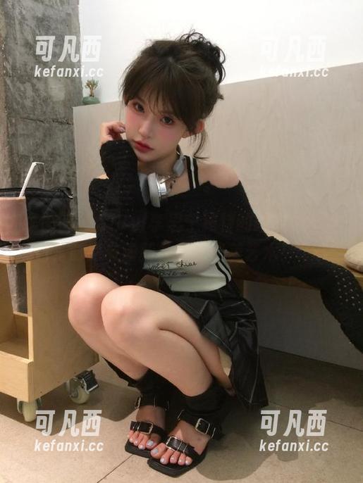 嗲囡囡 - SiByl李思宁独特的睡衣写真图包，时尚与清新并存的绝美艺术！.txt