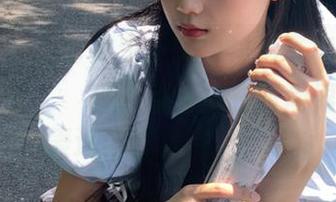 嗲囡囡 – SiByl李思宁白衬衫写真在线展览：通过эти图片感受她在时尚界的独特表达与艺术性。.txt