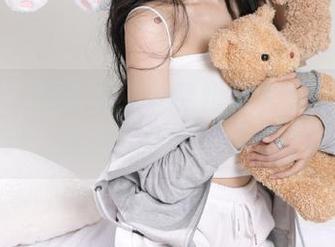嗲囡囡 – 流氓小巫女空姐私人写真精选图片，魅力无限令人心动.txt